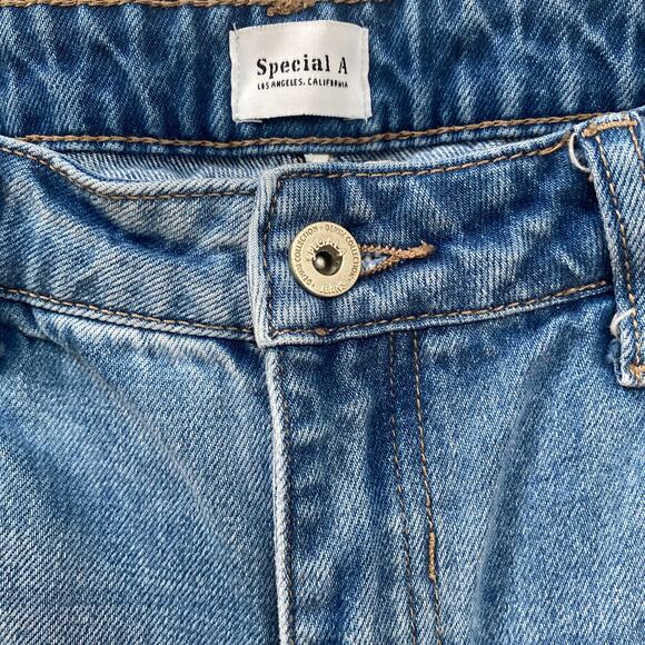 Special A Los Angeles Straight Leg Distressed Busted Knee Crop Leg Jeans Size 11 - Picture 3 of 7